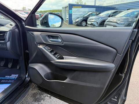 Nissan Qashqai 1.3 DIG-T MHEV Acenta Premium Euro 6 (s/s) 5dr SUV 1.3 Manual Petrol Hybrid - U80269