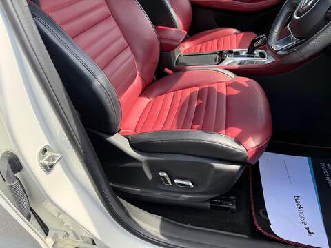 MG MG HS 1.5 T-GDI 16.6kWh Exclusive SUV 5dr Petrol Plug-in Hybrid Auto Euro 6 (s/s) (258 ps) - U80283