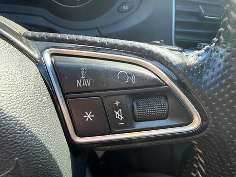 Audi Q3 2.0 TDI S line SUV 5dr Diesel Manual Euro 6 (s/s) (150 ps) - U80288