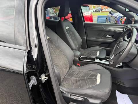 Vauxhall Mokka Electric 50kWh Ultimate SUV 5dr Electric Auto (136 ps) - U80295