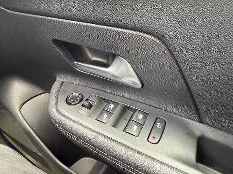 Vauxhall Mokka Electric 50kWh Ultimate SUV 5dr Electric Auto (136 ps) - U80295