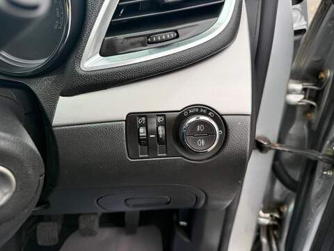 Vauxhall Mokka 1.6i Exclusiv SUV 5dr Petrol Manual 2WD Euro 6 (s/s) (115 ps) - U80296
