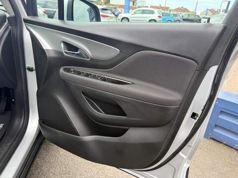 Vauxhall Mokka 1.6i Exclusiv SUV 5dr Petrol Manual 2WD Euro 6 (s/s) (115 ps) - U80296