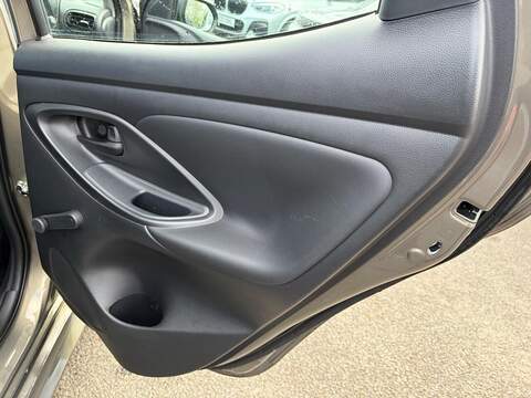 Toyota Yaris 1.5 VVT-h Icon E-CVT Euro 6 (s/s) 5dr - U80304
