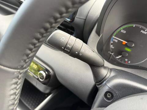 Toyota Yaris 1.5 VVT-h Icon E-CVT Euro 6 (s/s) 5dr - U80304