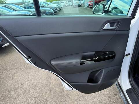 Kia Sportage 1.6 T-GDi 4 SUV 5dr Petrol Manual Euro 6 (s/s) (174 bhp) - U80313