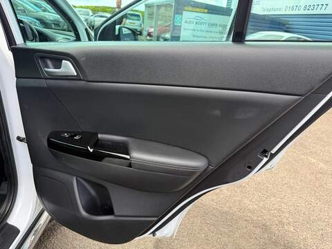 Kia Sportage 1.6 T-GDi 4 SUV 5dr Petrol Manual Euro 6 (s/s) (174 bhp) - U80313