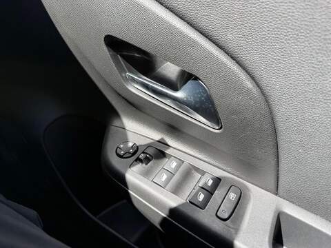 Vauxhall Corsa 1.2 Turbo SRi Hatchback 5dr Petrol Manual Euro 6 (s/s) (100 ps) - U80317