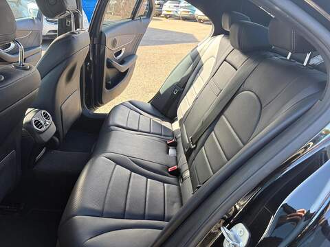 Mercedes-Benz C Class 2.1 C220d AMG Line Saloon 4dr Diesel G-Tronic+ Euro 6 (s/s) (170 ps) - U80319