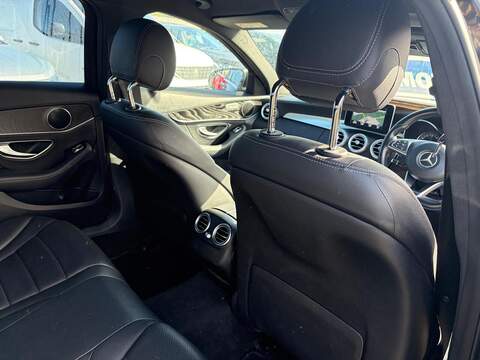 Mercedes-Benz C Class 2.1 C220d AMG Line Saloon 4dr Diesel G-Tronic+ Euro 6 (s/s) (170 ps) - U80319