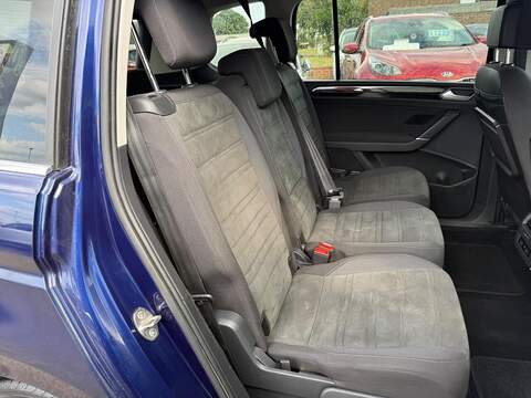 Volkswagen Touran 1.5 TSI EVO SEL MPV 5dr Petrol DSG Euro 6 (s/s) (150 ps) - U80320