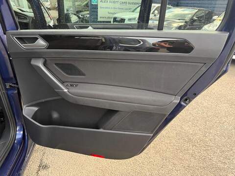 Volkswagen Touran 1.5 TSI EVO SEL MPV 5dr Petrol DSG Euro 6 (s/s) (150 ps) - U80320