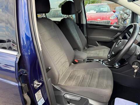 Volkswagen Touran 1.5 TSI EVO SEL MPV 5dr Petrol DSG Euro 6 (s/s) (150 ps) - U80320