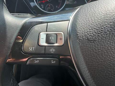 Volkswagen Touran 1.5 TSI EVO SEL MPV 5dr Petrol DSG Euro 6 (s/s) (150 ps) - U80320