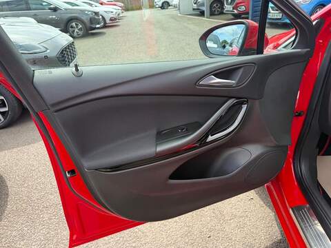 Vauxhall Astra 1.4i Turbo SRi Nav Auto Euro 6 (s/s) 5dr - U80330