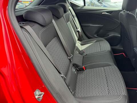 Vauxhall Astra 1.4i Turbo SRi Nav Auto Euro 6 (s/s) 5dr - U80330
