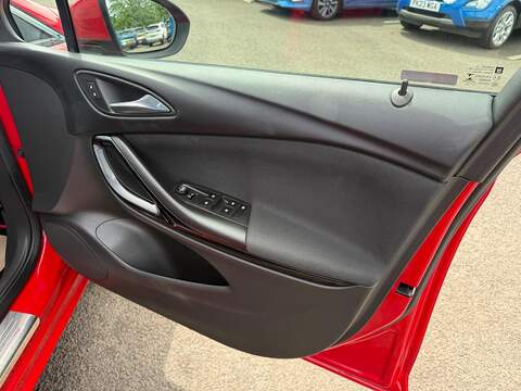 Vauxhall Astra 1.4i Turbo SRi Nav Auto Euro 6 (s/s) 5dr - U80330