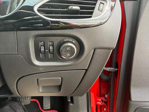 Vauxhall Astra 1.4i Turbo SRi Nav Auto Euro 6 (s/s) 5dr - U80330