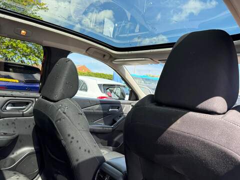 Nissan Qashqai 1.3 DIG-T MHEV N-Connecta Euro 6 (s/s) 5dr - U80332