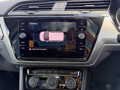 Volkswagen Touran 2.0 TDI SE Family DSG Euro 6 (s/s) 5dr - U80345