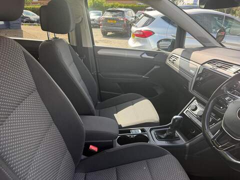 Volkswagen Touran 2.0 TDI SE Family DSG Euro 6 (s/s) 5dr - U80345