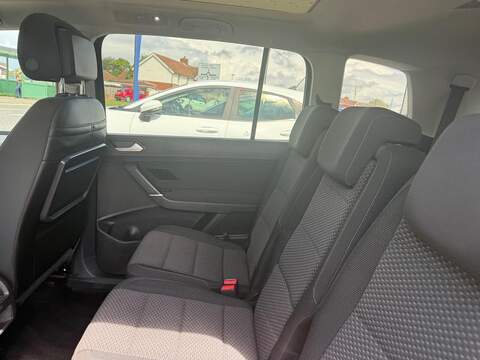 Volkswagen Touran 2.0 TDI SE Family DSG Euro 6 (s/s) 5dr - U80345