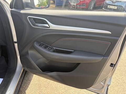 MG MG ZS 1.5 VTi-TECH Exclusive SUV 5dr Petrol Manual Euro 6 (s/s) (106 ps) - U80397