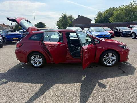 Toyota Corolla 1.8 VVT-h Icon Tech Touring Sports CVT Euro 6 (s/s) 5dr - U80429