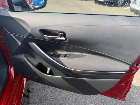 Toyota Corolla 1.8 VVT-h Icon Tech Touring Sports CVT Euro 6 (s/s) 5dr - U80429