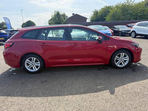 Toyota Corolla 1.8 VVT-h Icon Tech Touring Sports CVT Euro 6 (s/s) 5dr - U80429