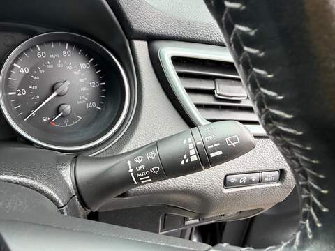 Nissan Qashqai 1.5 dCi N-Connecta SUV 5dr Diesel Manual Euro 6 (s/s) (110 ps) - U80434