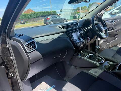 Nissan Qashqai 1.5 dCi N-Connecta SUV 5dr Diesel Manual Euro 6 (s/s) (110 ps) - U80434