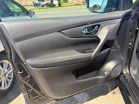 Nissan Qashqai 1.5 dCi N-Connecta SUV 5dr Diesel Manual Euro 6 (s/s) (110 ps) - U80434