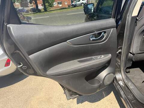 Nissan Qashqai 1.5 dCi N-Connecta SUV 5dr Diesel Manual Euro 6 (s/s) (110 ps) - U80434
