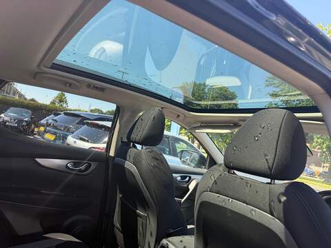 Nissan Qashqai 1.5 dCi N-Connecta SUV 5dr Diesel Manual Euro 6 (s/s) (110 ps) - U80434