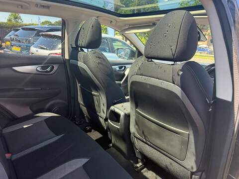 Nissan Qashqai 1.5 dCi N-Connecta SUV 5dr Diesel Manual Euro 6 (s/s) (110 ps) - U80434