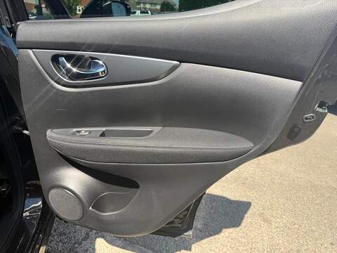 Nissan Qashqai 1.5 dCi N-Connecta SUV 5dr Diesel Manual Euro 6 (s/s) (110 ps) - U80434
