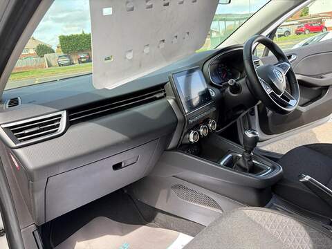Renault Clio TCe Iconic Hatchback 1.0 Manual Petrol - U80436