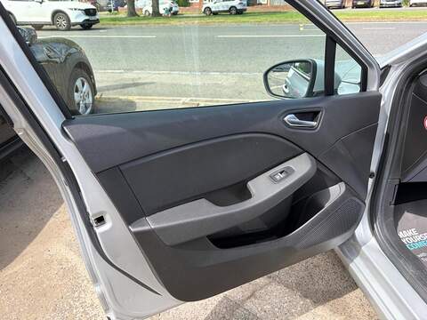 Renault Clio TCe Iconic Hatchback 1.0 Manual Petrol - U80436