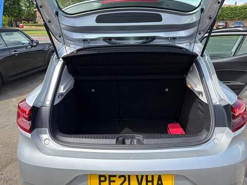 Renault Clio TCe Iconic Hatchback 1.0 Manual Petrol - U80436