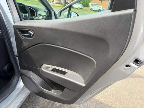 Renault Clio TCe Iconic Hatchback 1.0 Manual Petrol - U80436