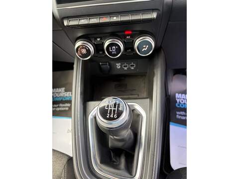 Renault Clio TCe Iconic Hatchback 1.0 Manual Petrol - U80436