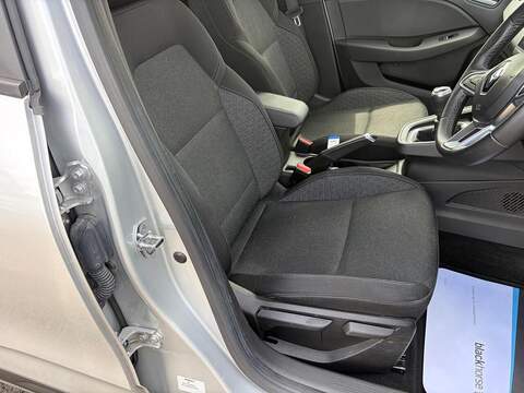 Renault Clio TCe Iconic Hatchback 1.0 Manual Petrol - U80436