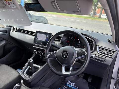 Renault Clio TCe Iconic Hatchback 1.0 Manual Petrol - U80436