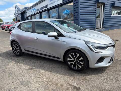 Renault Clio TCe Iconic Hatchback 1.0 Manual Petrol - U80436