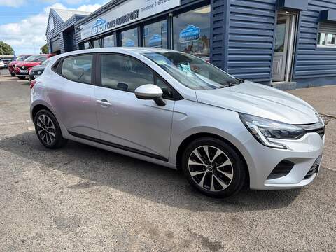 Renault Clio TCe Iconic Hatchback 1.0 Manual Petrol - U80436