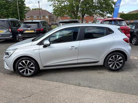 Renault Clio TCe Iconic Hatchback 1.0 Manual Petrol - U80436