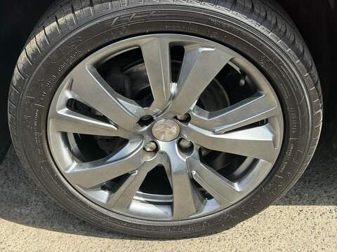 Peugeot 2008 1.5 BlueHDi GT Line SUV 5dr Diesel Manual 6 Spd Eu SUV 1.5 Manual Diesel - U80439