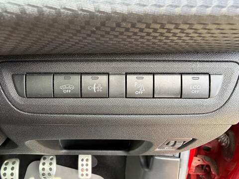 Peugeot 2008 1.5 BlueHDi GT Line SUV 5dr Diesel Manual 6 Spd Eu SUV 1.5 Manual Diesel - U80439