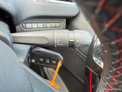 Peugeot 2008 1.5 BlueHDi GT Line SUV 5dr Diesel Manual 6 Spd Eu SUV 1.5 Manual Diesel - U80439